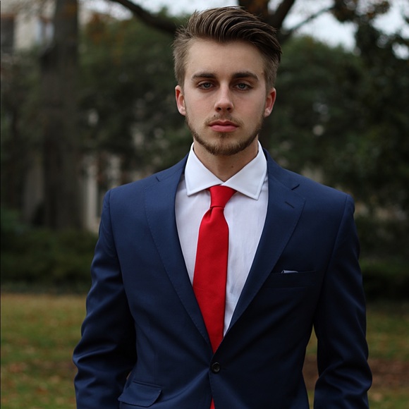 Meet your Posher, Dakota - Picture 2 of 3